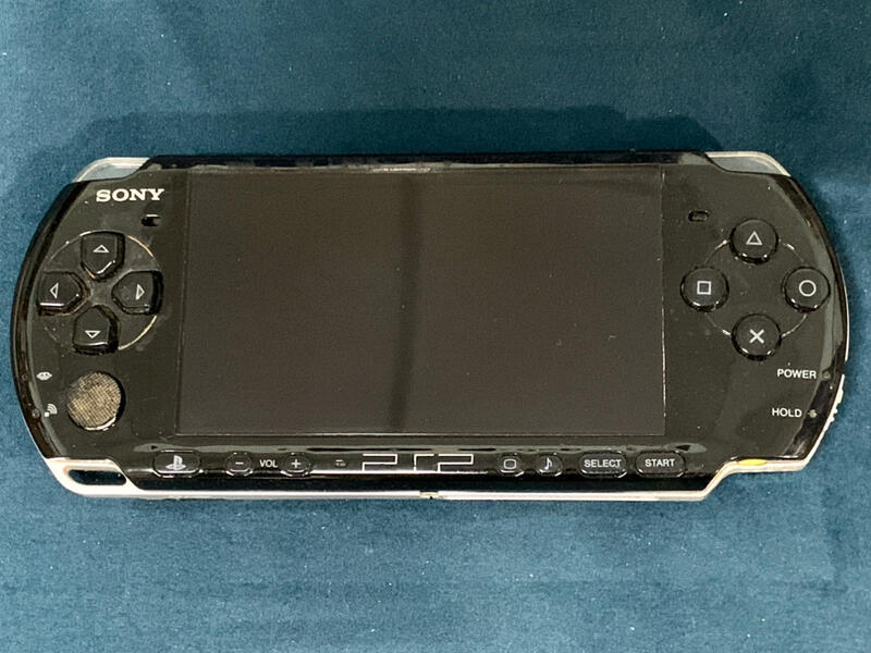 【限定賣場】當零件機賣 SONY PSP 日版3000型 單主機 送一片遊戲 無電池記憶卡配件線材 *請詳閱內文