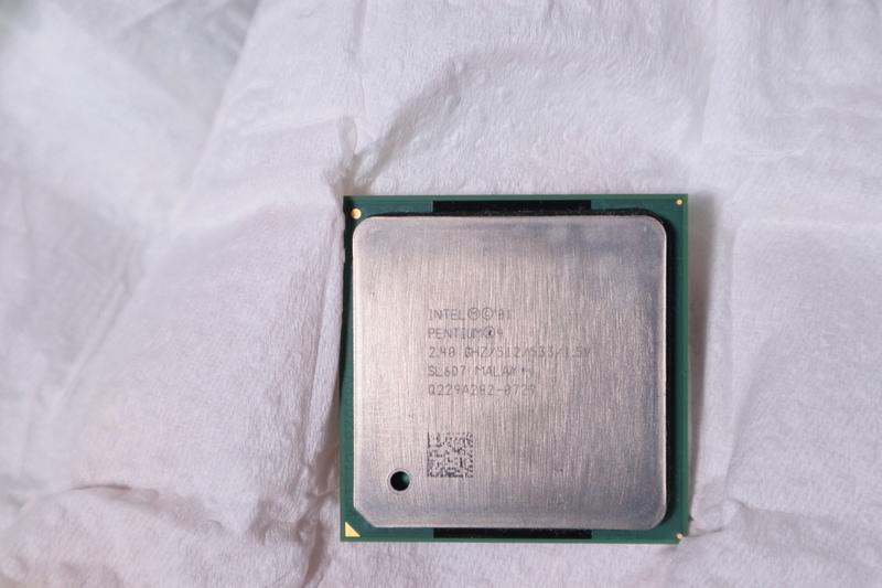 中古Intel Pentium 4 478腳位 2.4GHz/512/533 i7 Core  8086K