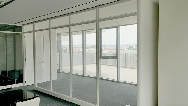 展示場雪白強化玻璃隔間/2.5科技款屏風工作站/高隔間/$1500 M2/OA家具/OA隔間