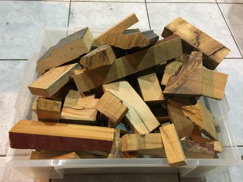 台灣檜木 黃檜和紅檜門窗框舊料(重油邊料)  一份4公斤 400元不含運