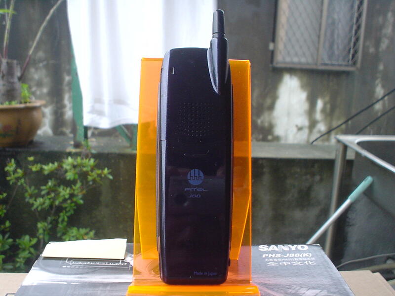 《M-SHOP》中古 大眾電信 PHS 青山藍 日製 Sanyo J88，很新，唯螢幕老化有陰影，盒裝完整【13】 | 露天市集 | 全台最大 ...
