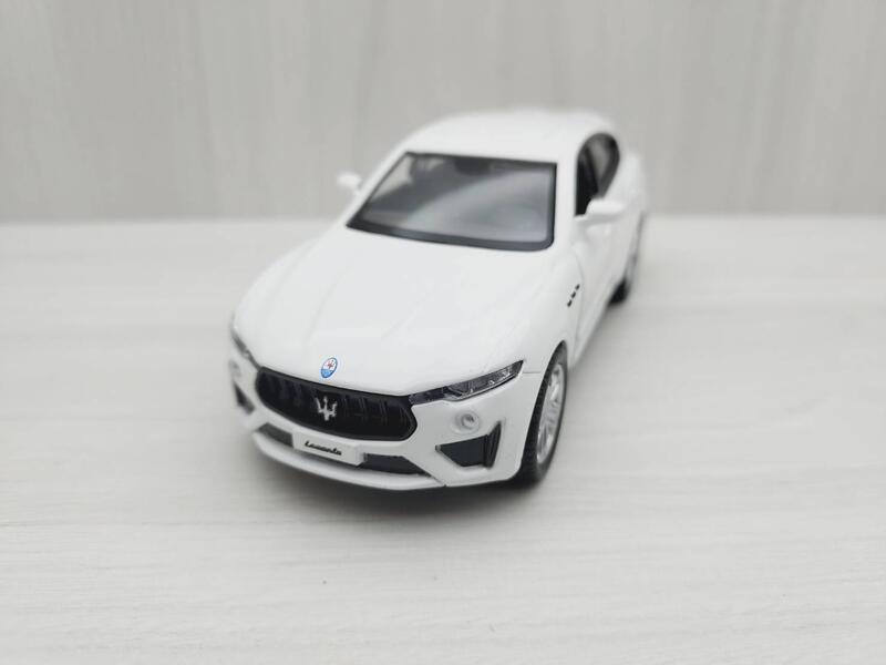 全新盒裝~1:36~瑪莎拉蒂 LEVANTE GTS 合金模型玩具車 白色 玩具 收藏 兒童 禮物 迴力車