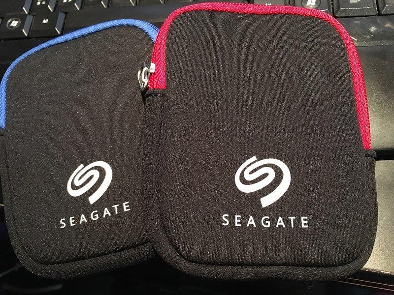 [龍龍3C] 希捷 Seagate 原廠 2.5吋 外接式硬碟 保護包 硬碟包 收納包 隨機出貨