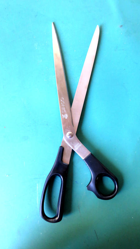 手作利器- 布剪刀-不銹鋼製成- 11.5 吋， 德國買回，超低價出清
