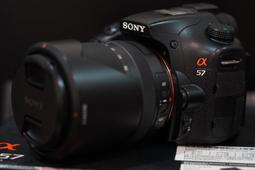 半額SALE／ ☆SONY α57☆S数少○スマホ転送○1610万画素○高速連写