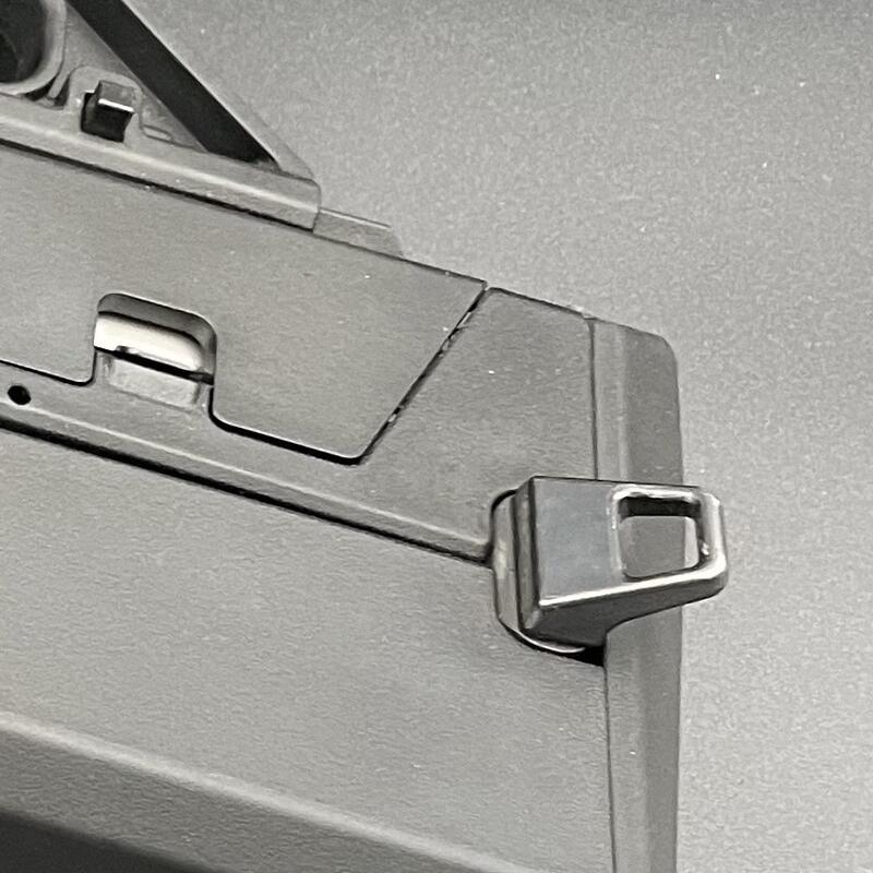 月底FMG9. 鋼揹帶扣會到貨   可以直接對鎖防止 套件插銷鬆動  又可以扣槍背帶必備的改裝品  售價780