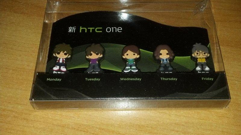 HTC NEW ONE 預購禮附贈的五月天耳機塞公仔