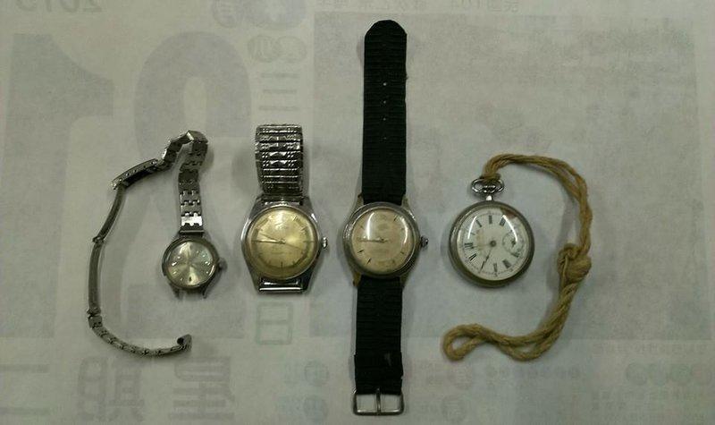 中古陳H4櫃早期古董錶機械錶SOLO PYRAMID ENICAR爛錶1只2000元裝置藝術收藏觀賞擺飾電影電視拍攝道具