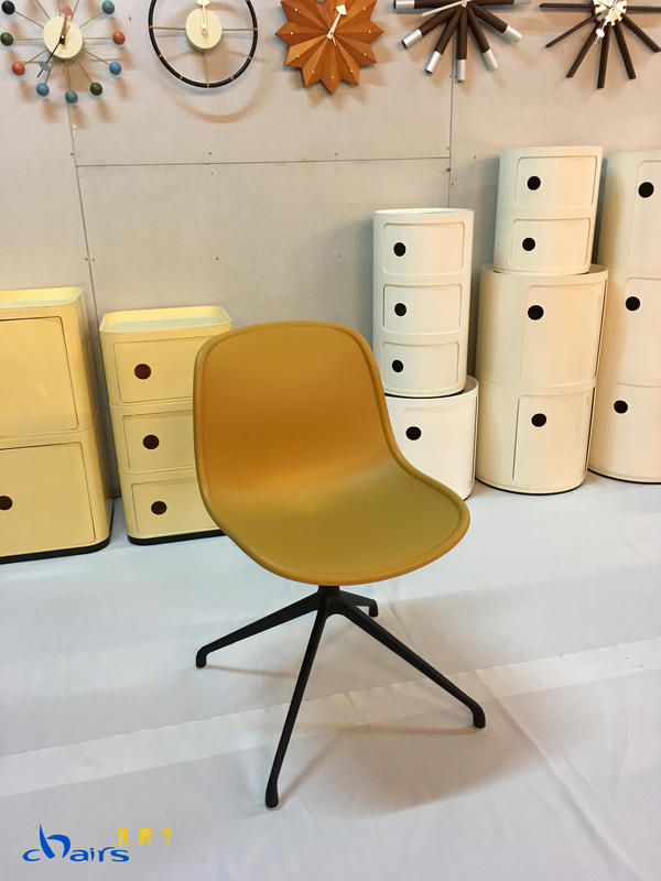 【挑椅子】北歐現代簡約 無扶手 可旋轉 塑料椅 塑膠椅 餐椅 書桌椅 (復刻品) 579-4 焦糖色