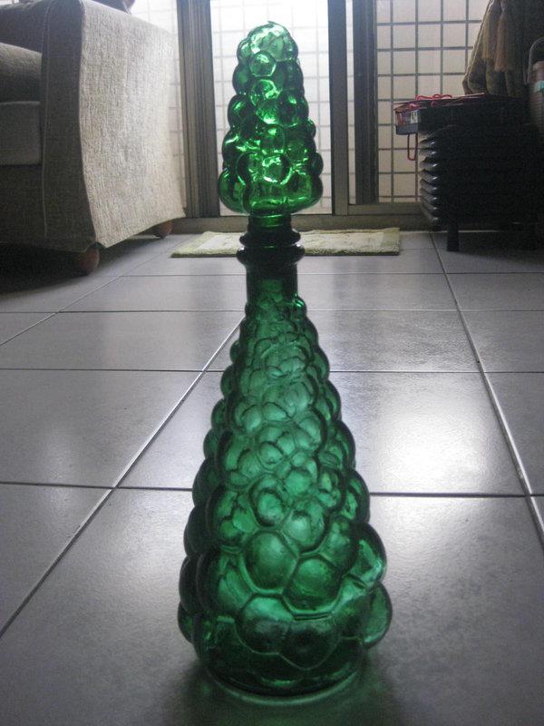 少見台灣外銷歐美翠綠色氣泡老玻璃葡萄造型空酒瓶