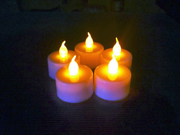 小強生活 LED蠟燭燈 電子蠟燭 (急件可配合假日也出貨)求婚生日婚宴活動佈置 (白色外殼、多燈色）LED發光仿真安蠟燭