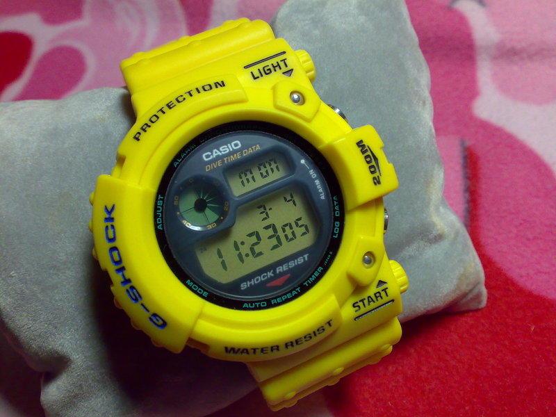 ☆JIN_1983☆ 稀有亮黃CASIO G-SHOCK DW-6300-9 日版初代FROGMAN 200M