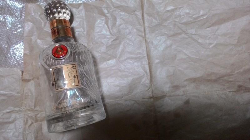 空酒瓶：四川宜賓五糧液空酒瓶/ Zunjiu 尊酒空酒瓶，濃香型白酒空酒瓶 