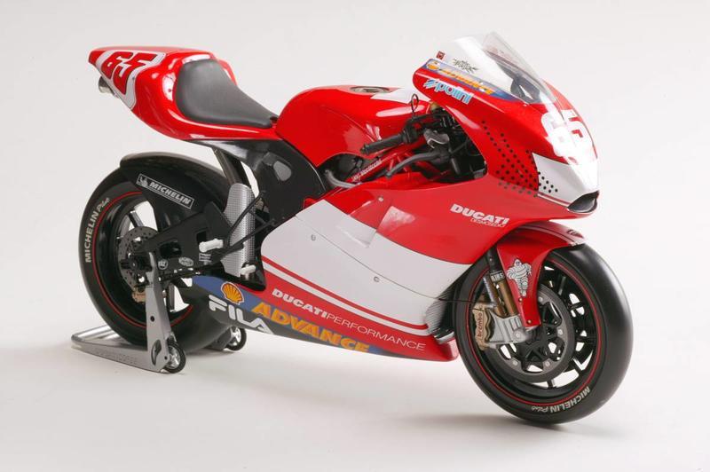 1/6 Ducati Desmosedici Loris Capirossi MotoGP 2002年No 65 | 露天市