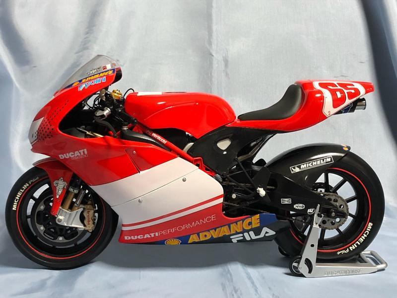 1/6 Ducati Desmosedici Loris Capirossi MotoGP 2002年No 65