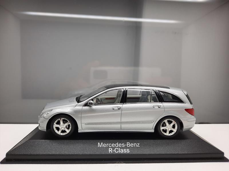 <免運費>1:43 原廠盒 Mercedes-Benz R-Class (銀色/淺灰內裝)