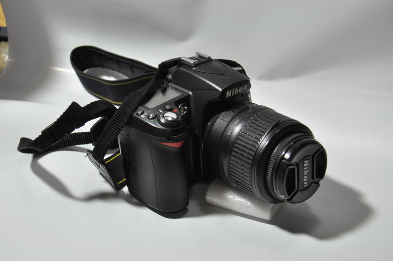 Nikon D90 + 鏡頭 AF-S 18-55mm  3.5-5.6 G 整套價 (國祥公司貨)