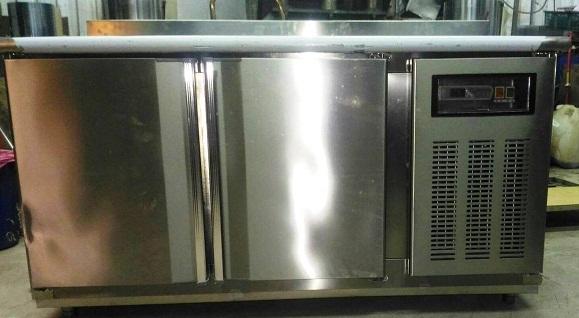 全新~五尺臥式不銹鋼冷藏工作台冰箱(右機)(150*75*80)(門小碰撞，不影響使用)~~~~特賣