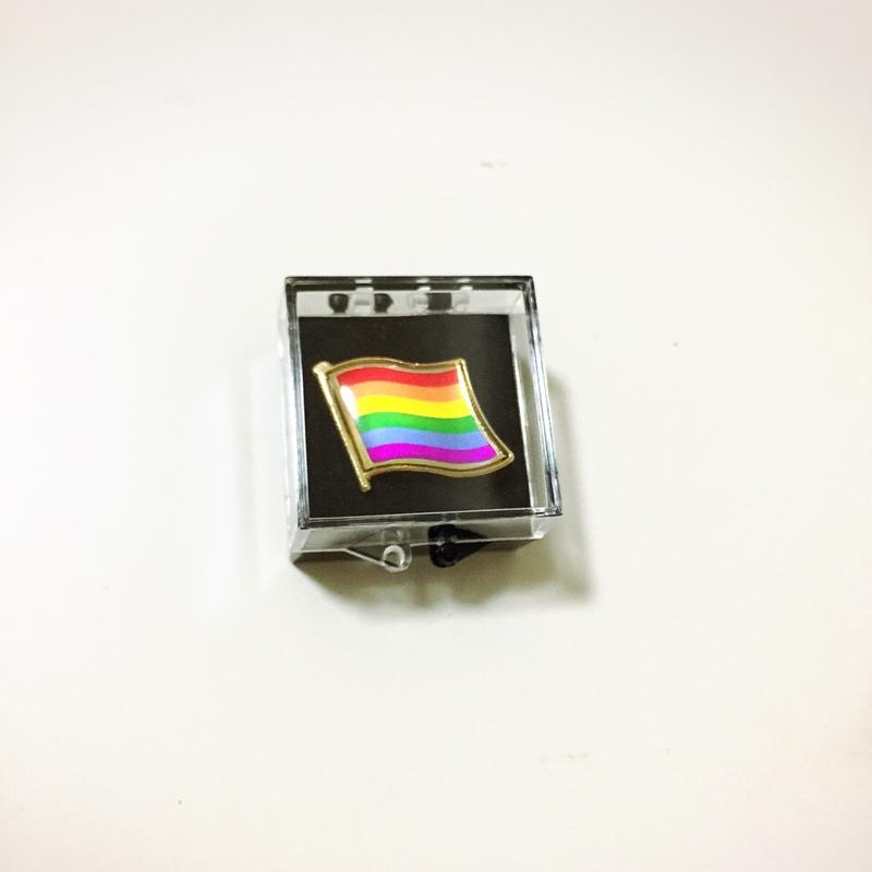 彩虹旗 18K金電鍍 壓克力盒裝 徽章 胸章 LGBTQ 胸針 同性 同志 多元成家 婚姻平權