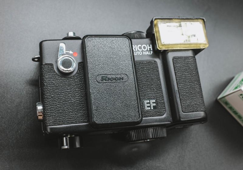 [ 陌影映像(已售出) ] Richo Auto half EF 經典半格小相機 稀有的自帶閃燈半格機