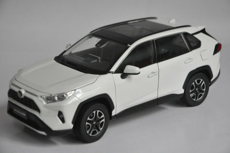 1/18 トヨタ RAV4 2019 白-