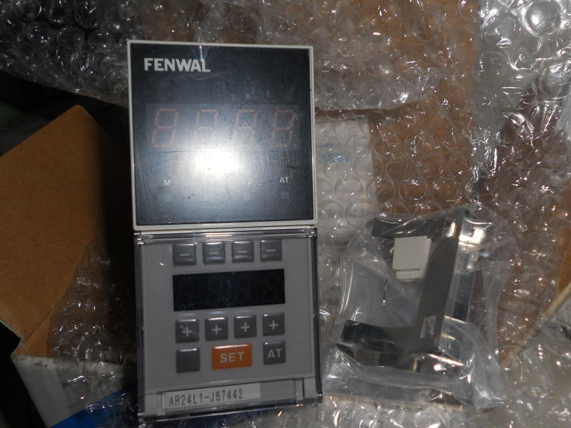 全新 FENWAL數字溫度控制器 AR24L-04-BAK-AH  AC85-264v  4-20mA (後)