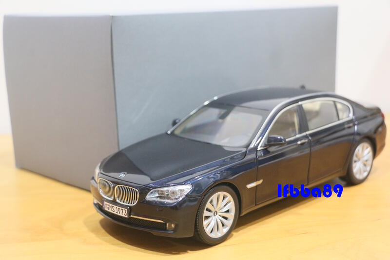 京商 1/18 BMW 750Li F02 Blue