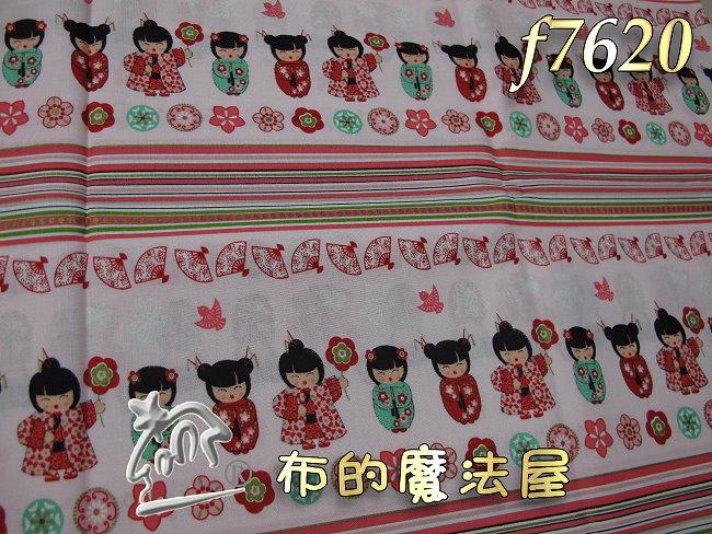 【布的魔法屋】f7620和風女孩淺粉和服娃娃邊條布料進口純棉布料(日本和服布料,東京娃娃布料,拼布布料專賣 Hello Tokoy Fabric)
