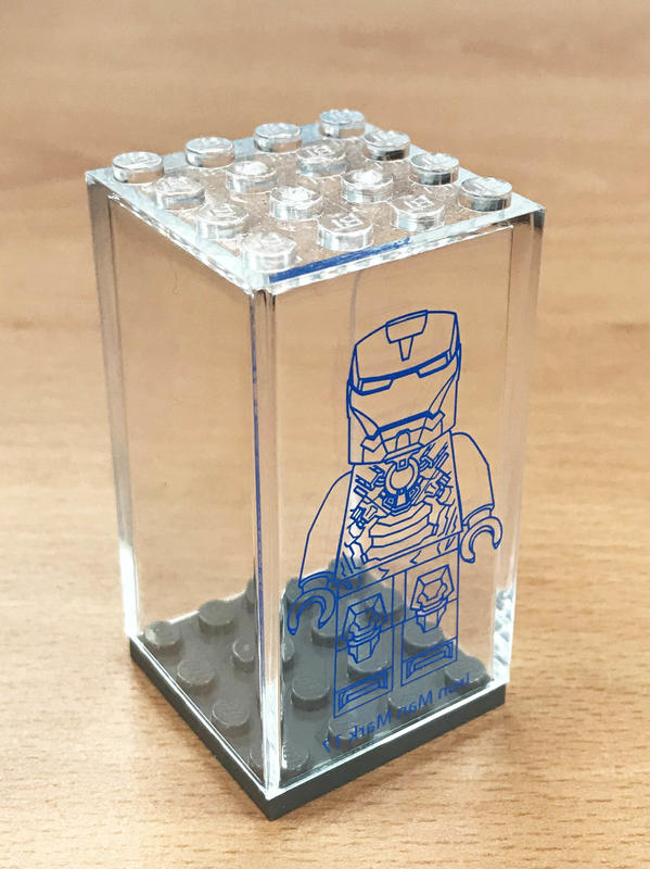 樂高 鋼鐵人 破心者 透明展示盒 可裝鋼鐵人人偶，金磚購入 精緻印刷鋼鐵人輪廓，僅此一個 lego iron man