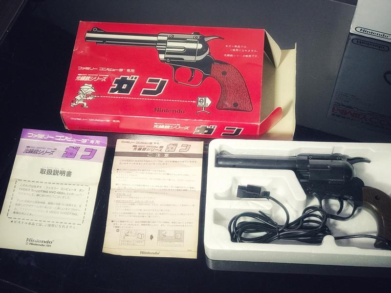 （已售出）日本原裝任天堂紅白機正版盒裝光線槍HVC-005，說書及注意事項單完整