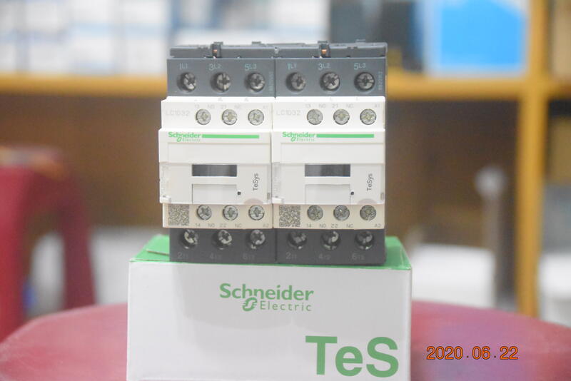 TE Schneider 施耐德 正逆接觸器  LC2D32M7 LC2D 正逆開關 220VAC.