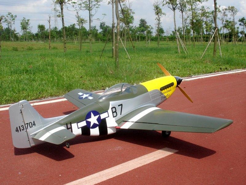 大基隆模型 60-100cc P-51D 96in 翼展2440 機身玻璃纖維 已到貨