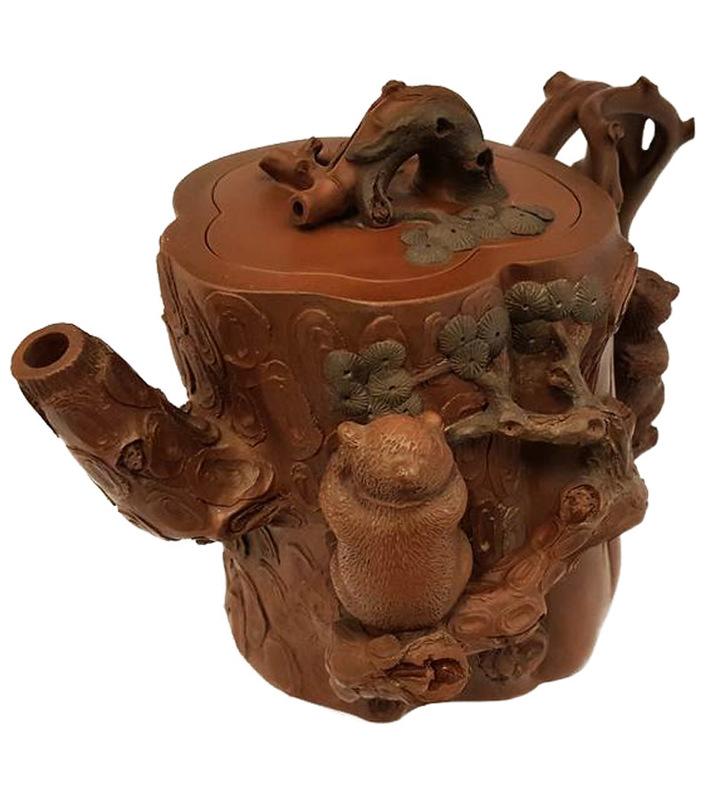 早期紫砂壺,高級工藝美術師作者吳亞克,庚辰年制,蓋子做成井形,壺身小熊,貼花,樹木造形淋熱水前後出水大,容量950cc