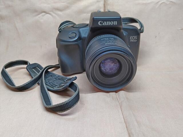 日製canon早期底片照相機~ eos750qd ~ 未測試、自行送修或收藏擺飾