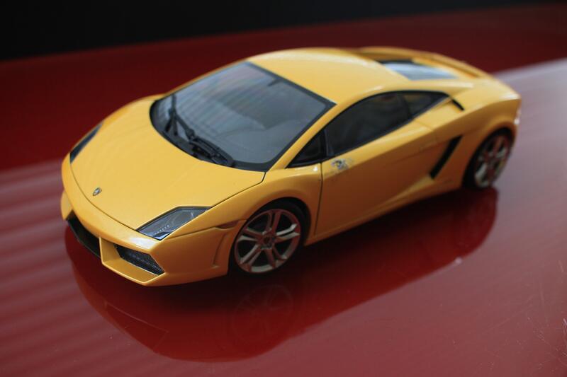 1/18 AUTOART Lamborghini Gallardo LP560-4 黃色(瑕疵)