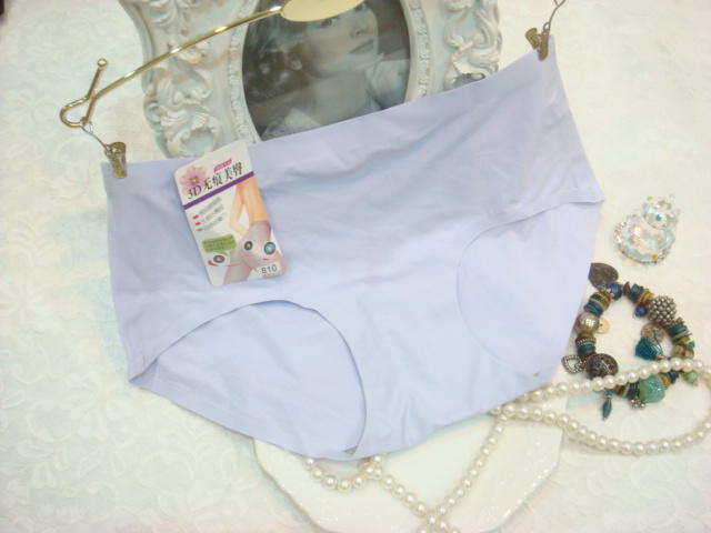 拜金的店  女性感無痕純色(M L XL)粉紫色冰絲一片無縫三角褲大號內褲   A089