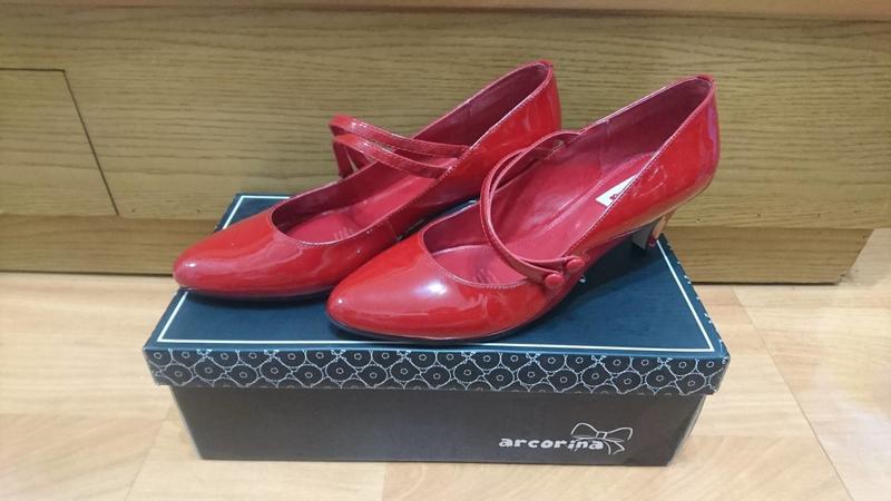 ★全新未使用★ 全新 arcorina 專櫃 紅色高跟女鞋 . 只有一雙 (貨到付款或蘆洲面交)