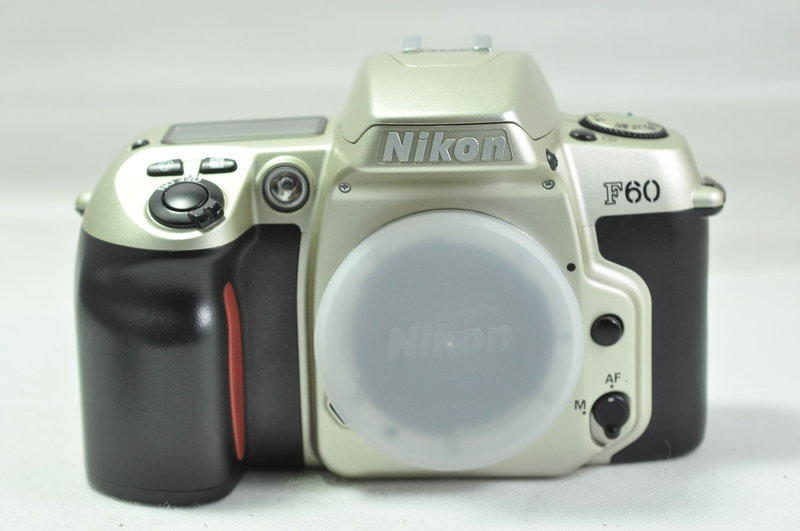 NIKON F60底片相機.(特價出清)品相很新,請看說明喔.