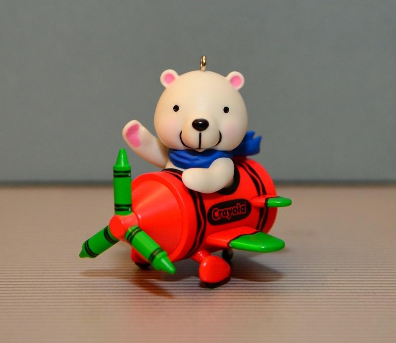 【 飛行座艙 】 Hallmark Crayola 飛機熊飾品