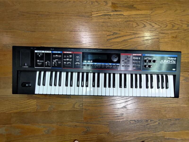 已售出) Roland Juno DI 61鍵合成器電子琴7000$(每月五號降1000$售出