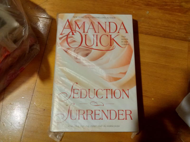 自藏書(精裝版)原文書【Seduction & Surrender】Amanda Quick 愛曼達·奎克