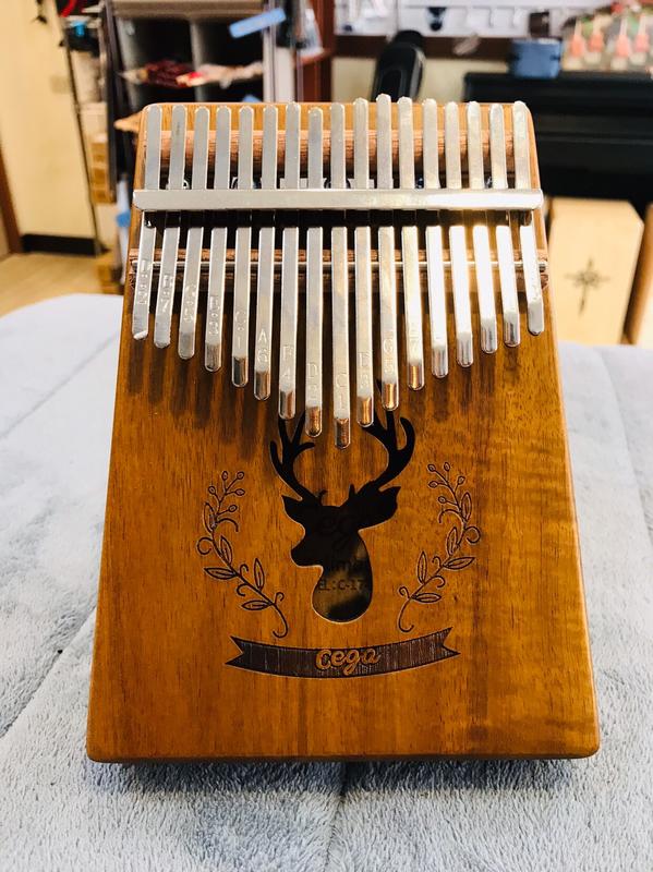 (響赫樂器)BYLA卡林巴木琴-17音原木鹿雕刻(相思木) 單購買琴 限時特賣!!!!!!!!! 附簡易提袋