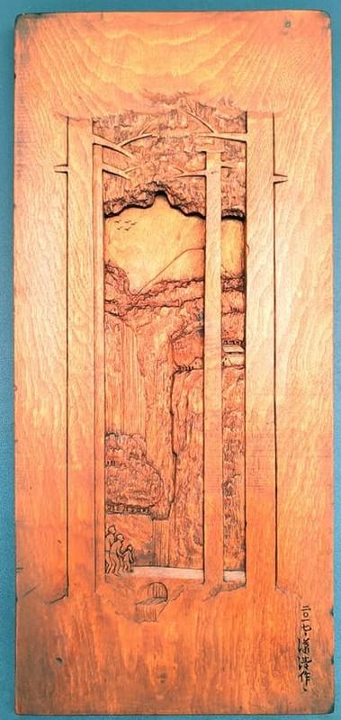 【啟秀齋】陳漢清 旅途 牛樟木雕刻 浮雕 藝術掛屏 附作品保證書 長約76.5公分