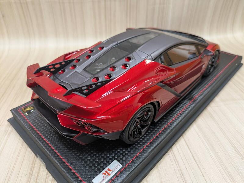 Miniature Lamborghini Invencible – Rouge – Échelle 1/18 – MR Collection – Neuve