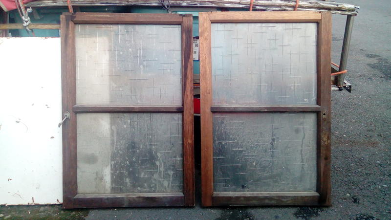 300台南  古早的木制玻璃窗一對(下標前請先看說明)