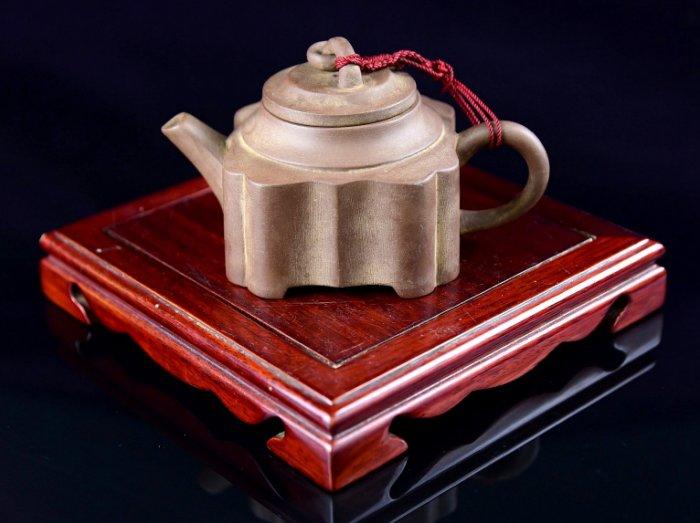 洛東桶谷定一作　天目釉茶壺、飾壺 桶谷定一作 京都洛東天目飾壺 洛東 桶谷定一 作 便宜 「