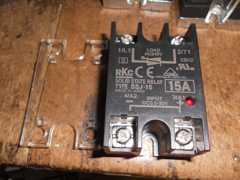 RKC 固態繼電器 SSJ-15 IN:3.5-30VDC OUT:240VAC  15A  (D1) 