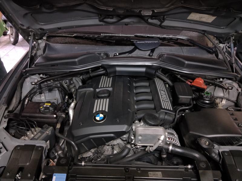 BMW E63 雨刷 蓋板 雨刷蓋板 通風網『膠條組』