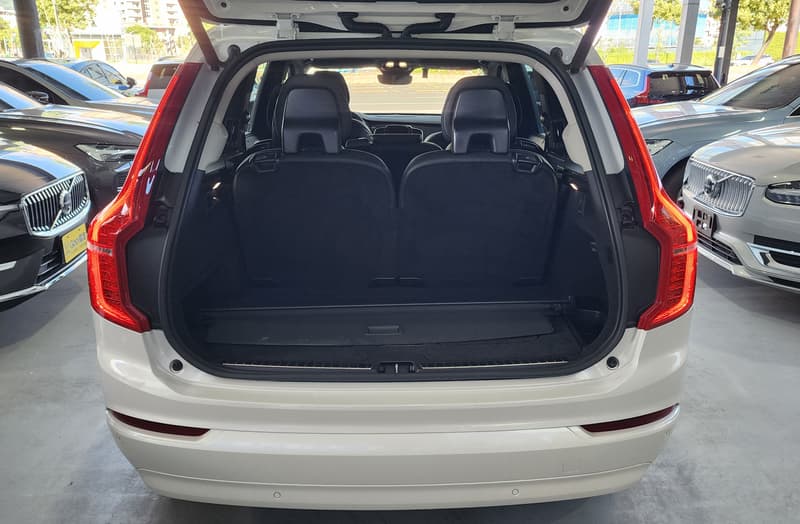富豪 XC90 B5 Plus 七人座丨2023年出廠︱大瑋汽車 專營VOLVO車系  ✈ 2025.12發文有實車
