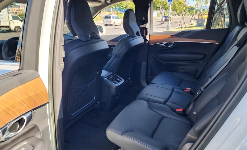 富豪 XC90 B5 Plus 七人座丨2023年出廠︱大瑋汽車 專營VOLVO車系  ✈ 2025.12發文有實車